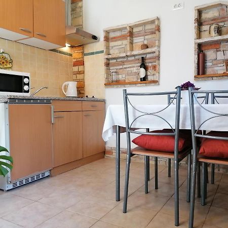 Nice Apartment Montepozzo With Private Garden โรวีน ภายนอก รูปภาพ