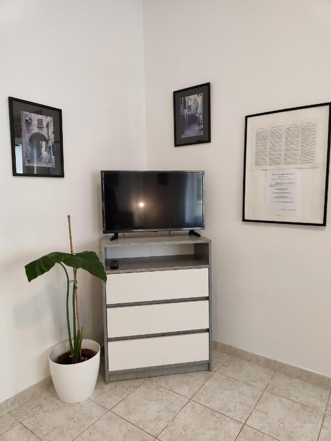 Nice Apartment Montepozzo With Private Garden โรวีน ภายนอก รูปภาพ